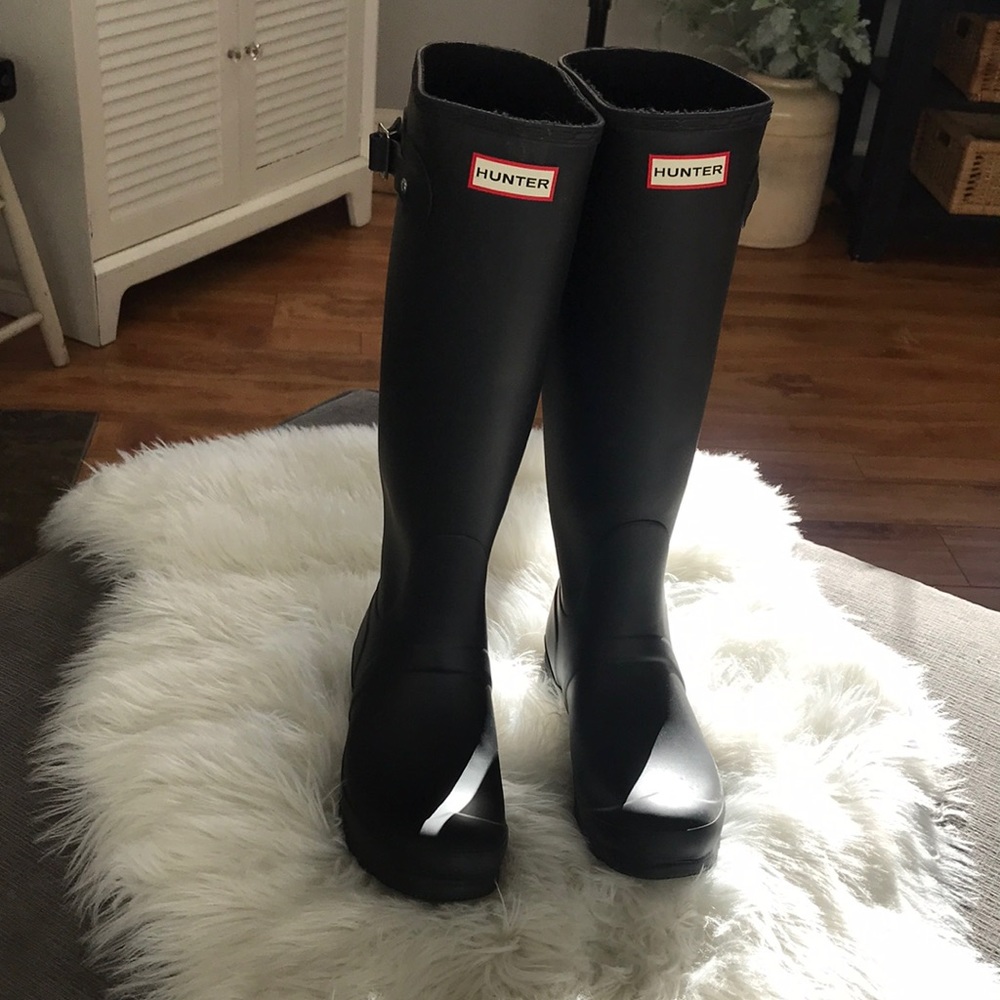 Size 8 Matte black tall HUNTER boot